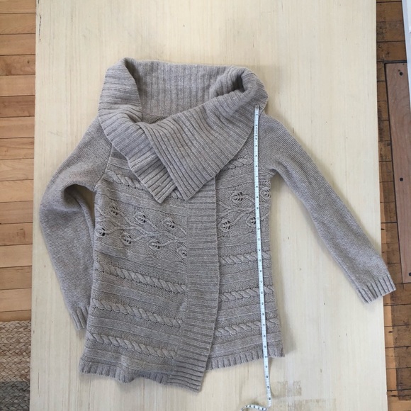 Gap “wrap” cardigan. Size medium. - Picture 3 of 14